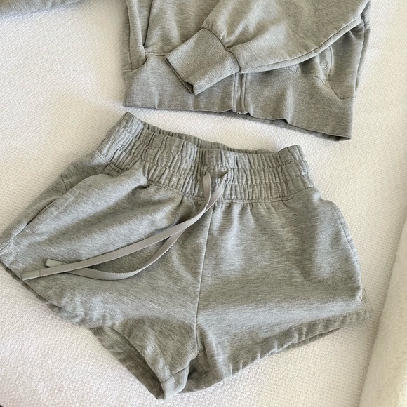 ASICS | Two Piece Set - Picture 2 of 3